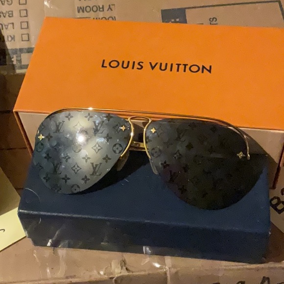 Louis Vuitton the grease sunglasses Gold Black Monogram Aviator Sunglasses - Picture 1 of 3